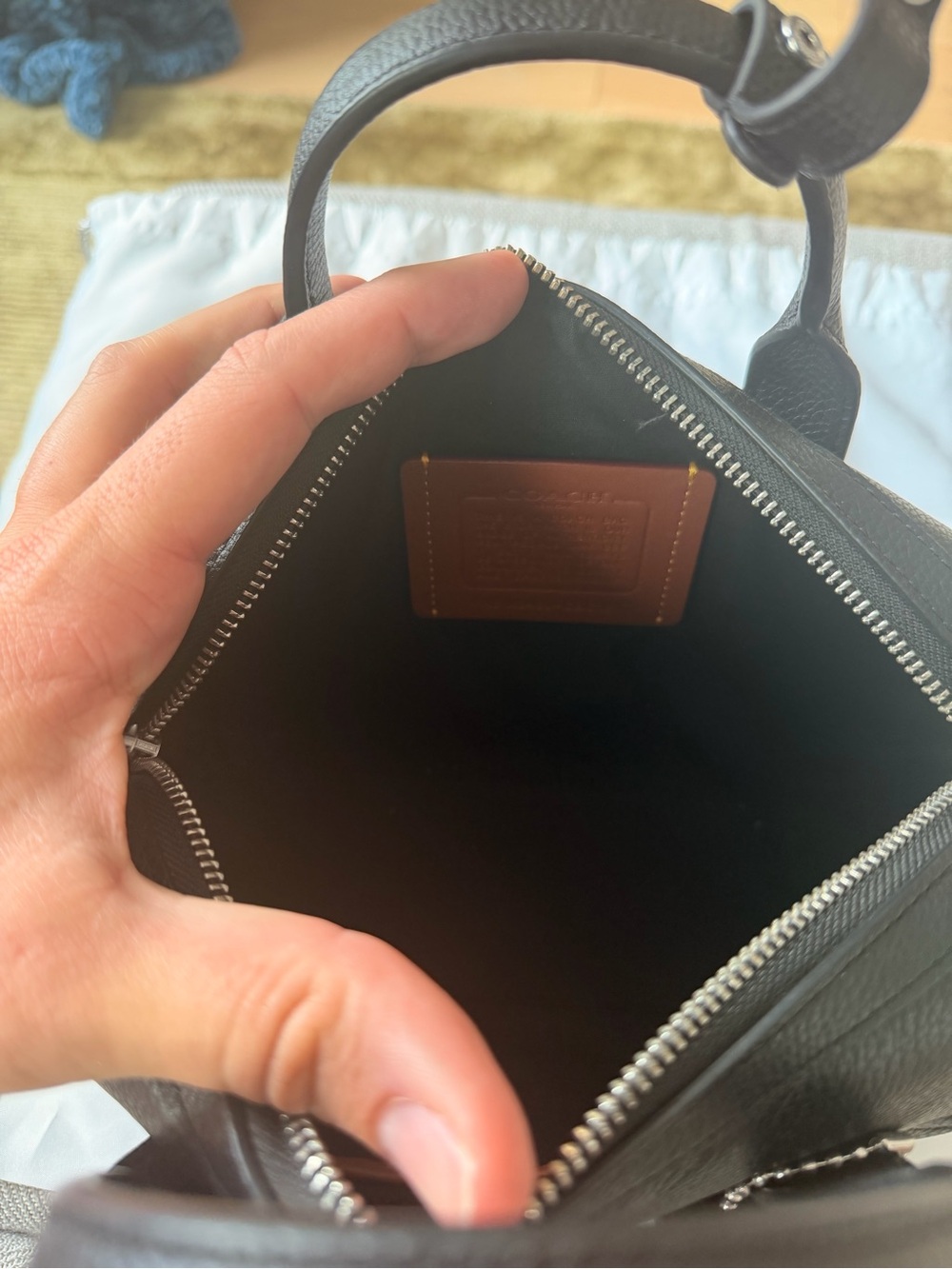 Coach Gotham 24 Black Pebbled Leather w/ Sketch Print - Picture 6 of 7
